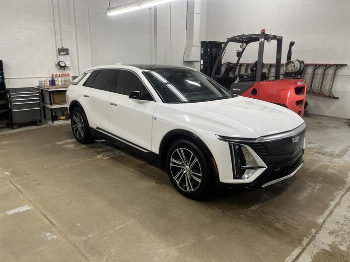 2024 Cadillac LYRIQ Luxury 1 AWD TrailerPrep w/AdptvCrz HtdMemLthr HtdSteeringWheel HD-SurroundVision Milwaukee WI